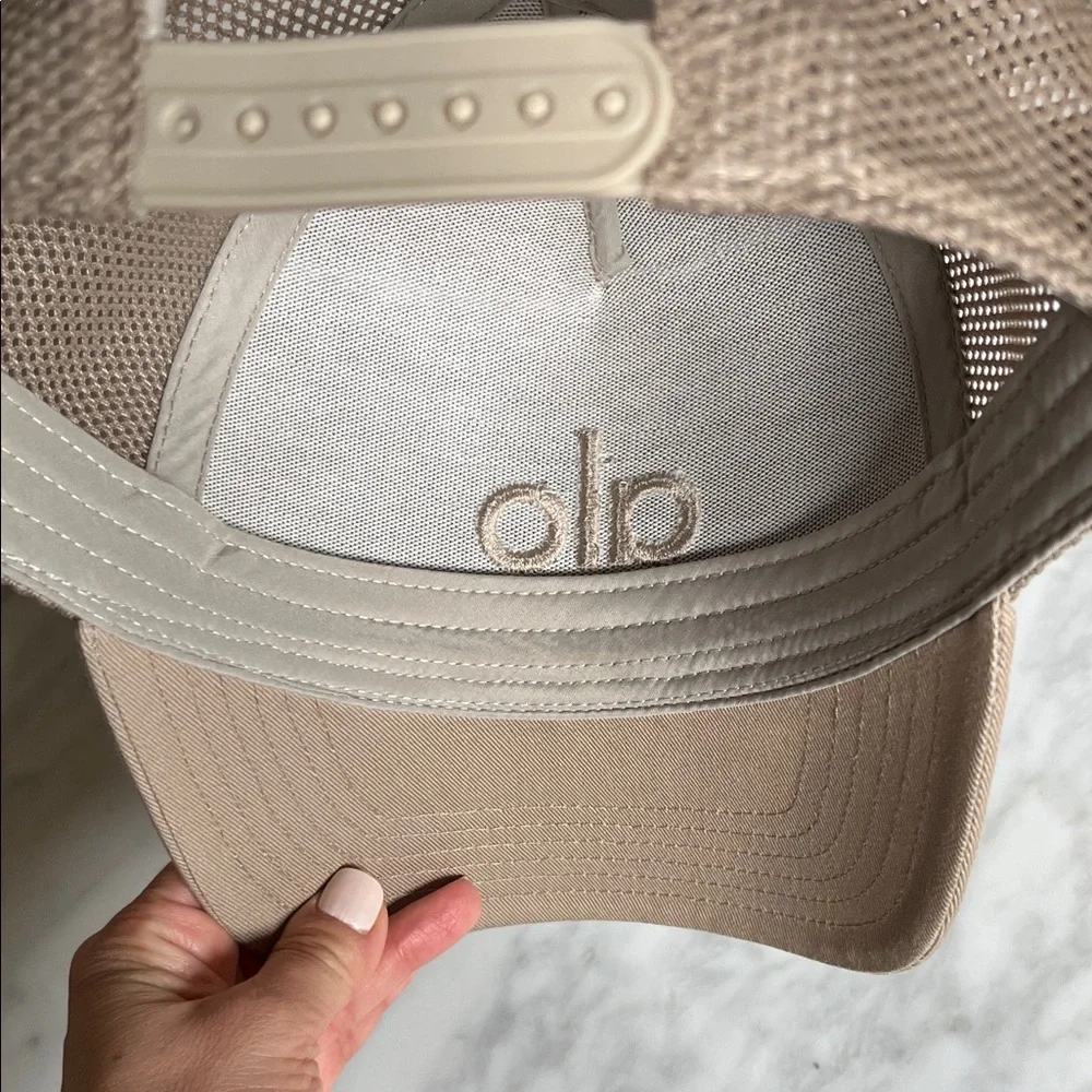 ALO Yoga District Trucker Hat - Picture 3 of 4